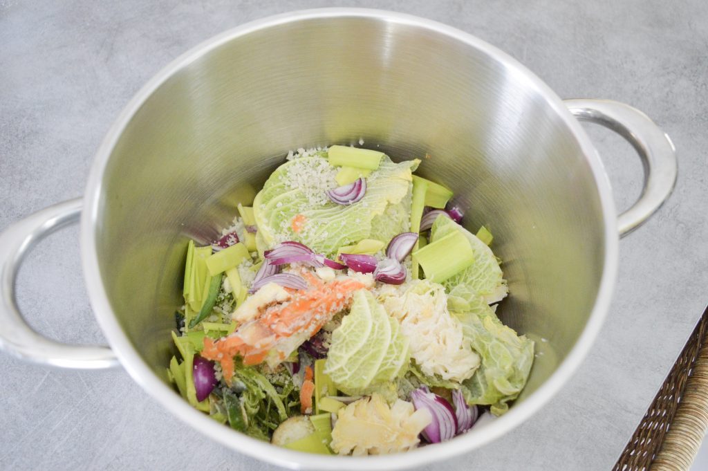 Bienvenue chez Vero - Comment faire son bouillon de légumes maison - avant cuisson casserole