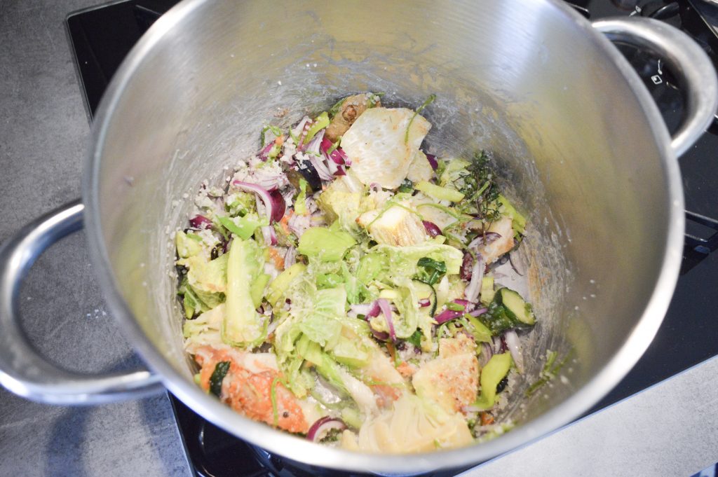 Bienvenue chez Vero - Comment faire son bouillon de légumes maison - milieu de cuisson casserole