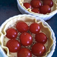 Mini pizzas aux tomates cerises (pizzettes apéro) version avant cuisson