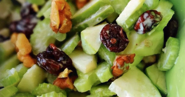 Salade Waldorf facile : ma recette végétale à la pomme et aux noix