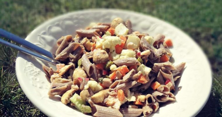 Salade de pâtes de sarrasin au thon et aux légumes