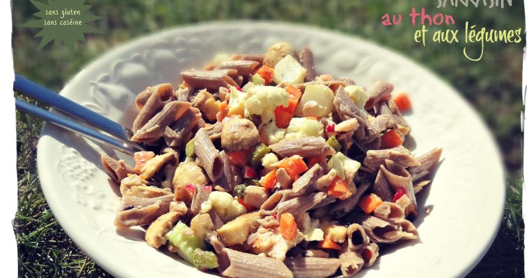 Salade de pâtes de sarrasin au thon et aux légumes