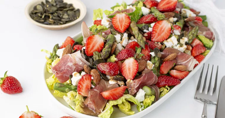 Recette salade asperges vertes aux fraises et à la feta