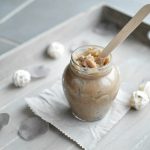 Bienvenue chez vero - Si vous voulez connaître la recette healthy de la crème de marrons maison à la vanille vous êtes au bon endroit. Non seulement c'est une pure merveille, mais en plus elle est sucrée au sirop d'érable qui a un index glycémique faible.