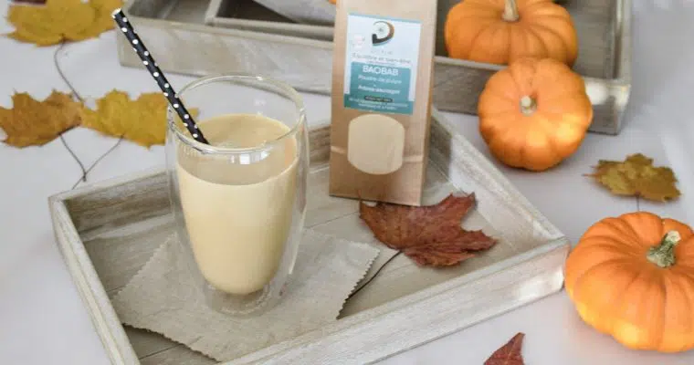 De la poudre de baobab sauvage dans un smoothie