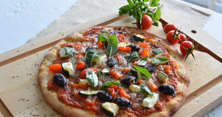 Pizza aux légumes et jambon de Parme