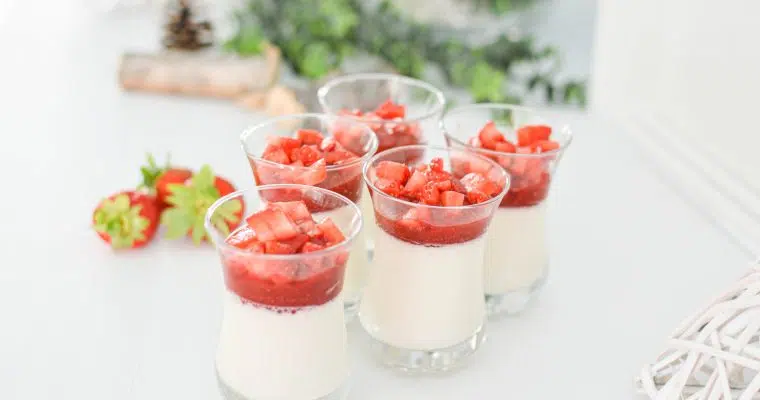Panna cotta vanille et son coulis de fraises