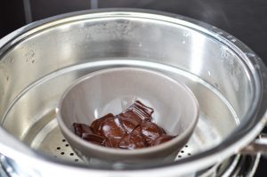 Gateau chocolat courgette à la vapeur - chocolat au bain marie