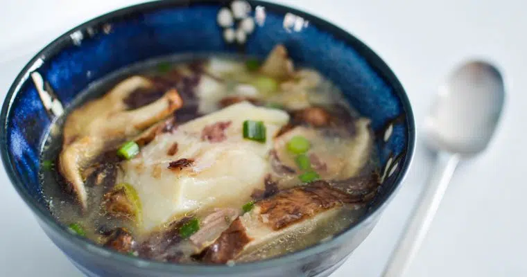 Dos de cabillaud et son bouillon miso aux 2 champignons