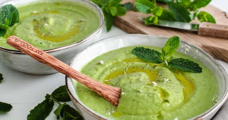 Gaspacho de courgettes à l&rsquo;avocat et aux petits pois | Recette rapide