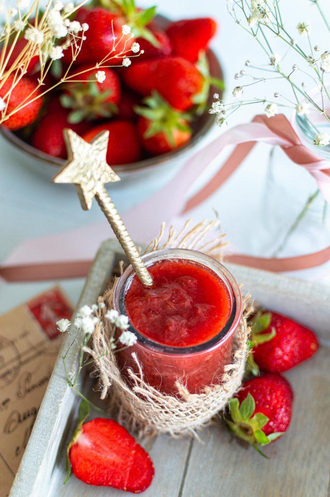 confiture de fraises et rhubarbe allégée en sucre
