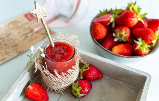 Comment faire une confiture de fraises et rhubarbe allégée en sucre