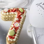 Gâteau d’anniversaire Number Cake pistache fraise