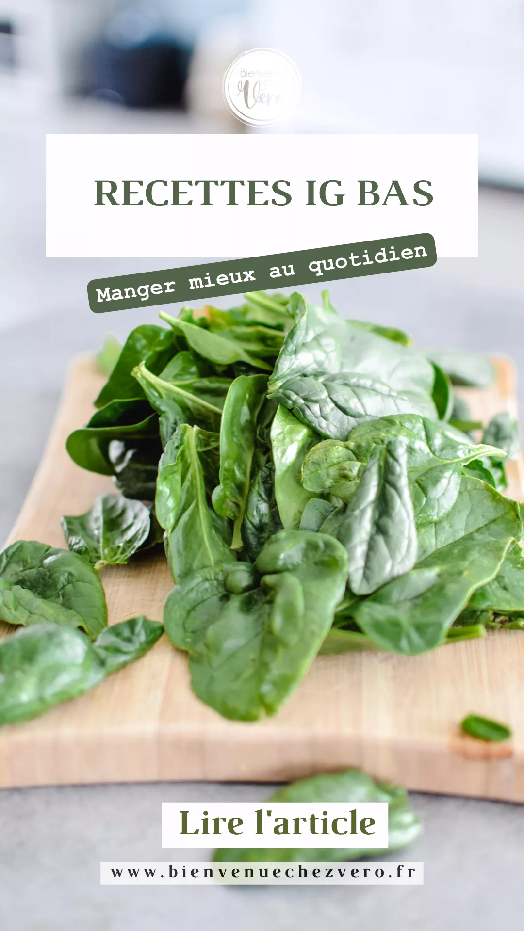 affiche Pinterest - épinards frais sur planche en bois