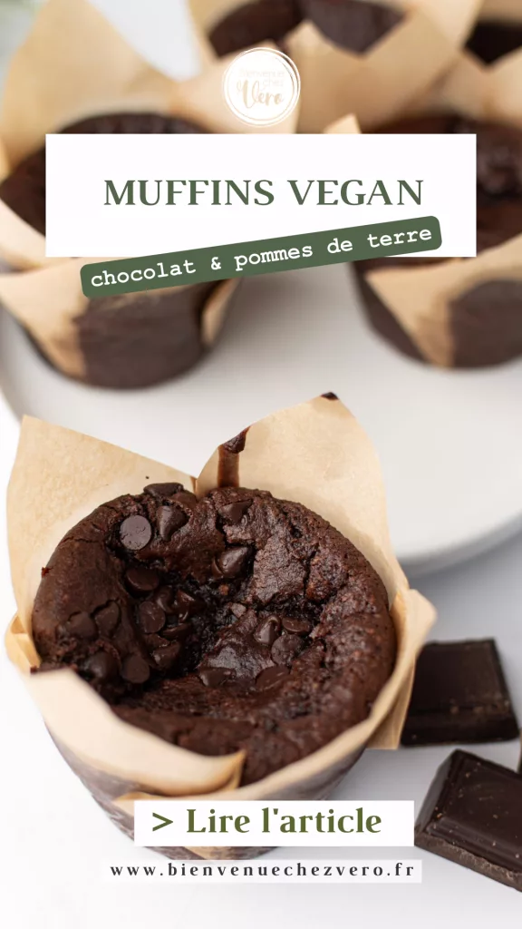 Muffins vegan chocolat et pommes de terre dans leur emballage de papier brun