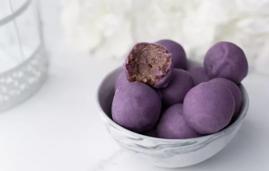 Energy balls ube : la recette saine et gourmande à la poudre d&rsquo;igname violette