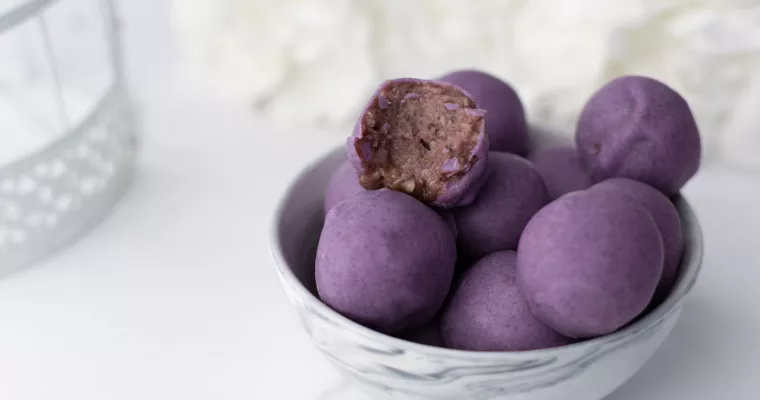 Energy balls ube : la recette saine et gourmande à la poudre d’igname violette