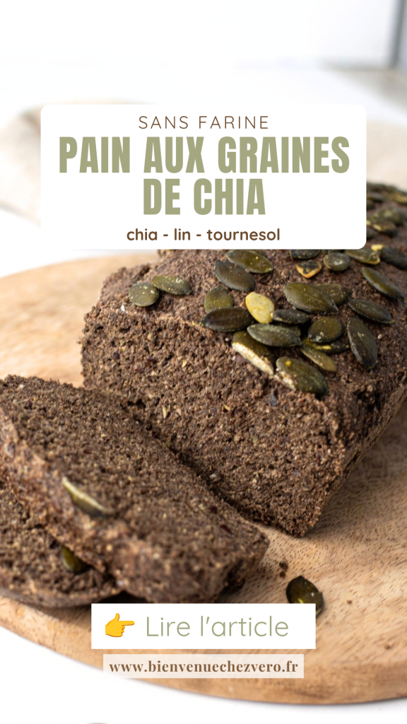 pain graine de chia protéiné sans farine tranché sur une planche en bois