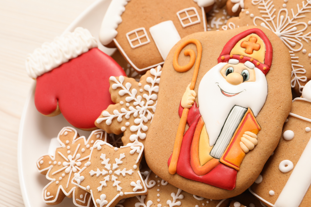 Fête de la Saint-Nicolas : pain d’épices décoré à l’effigie de saint Nicolas, avec mitre et crosse
