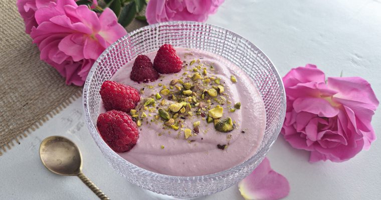 Crème à la framboise et à la rose sans cuisson : ma recette au tofu soyeux